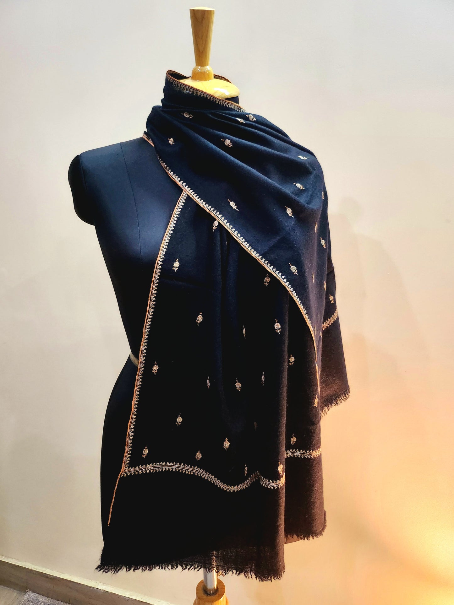 Aayat Black Sozni Muffler - Men