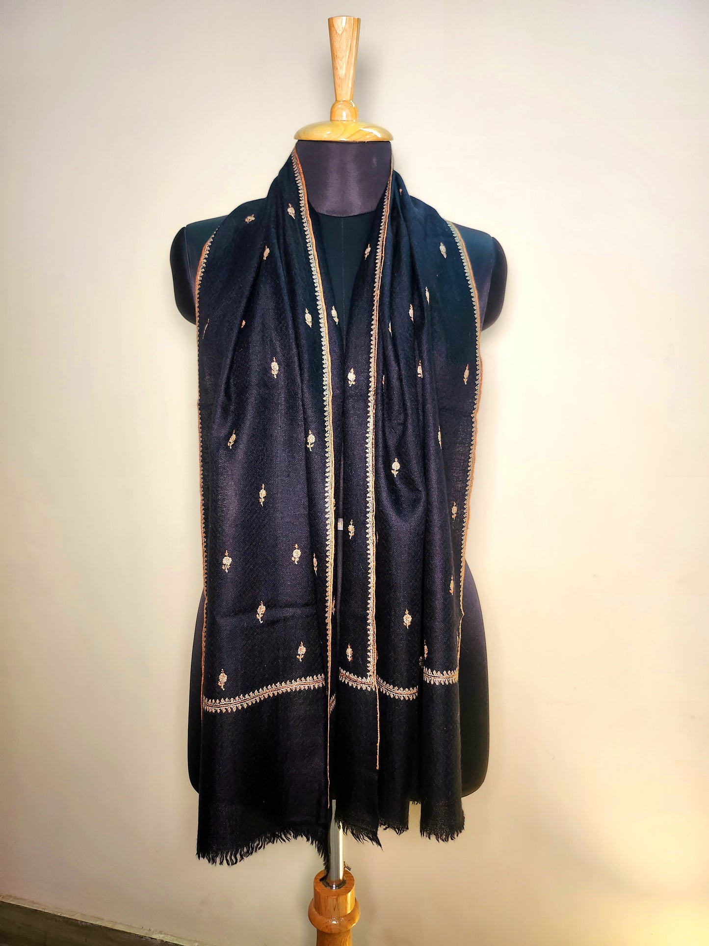 Aayat Black Sozni Muffler - Men