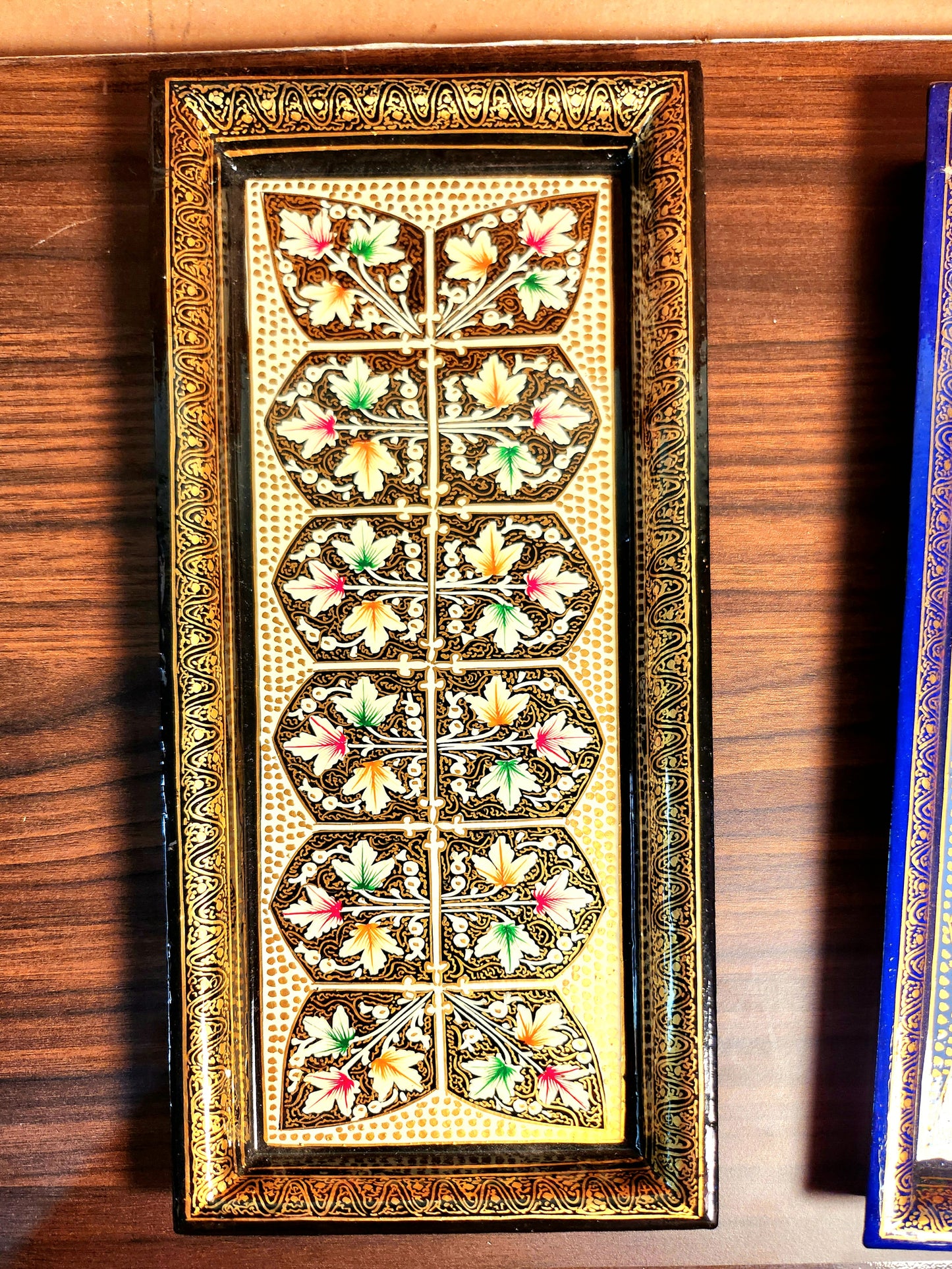 Medium Tray