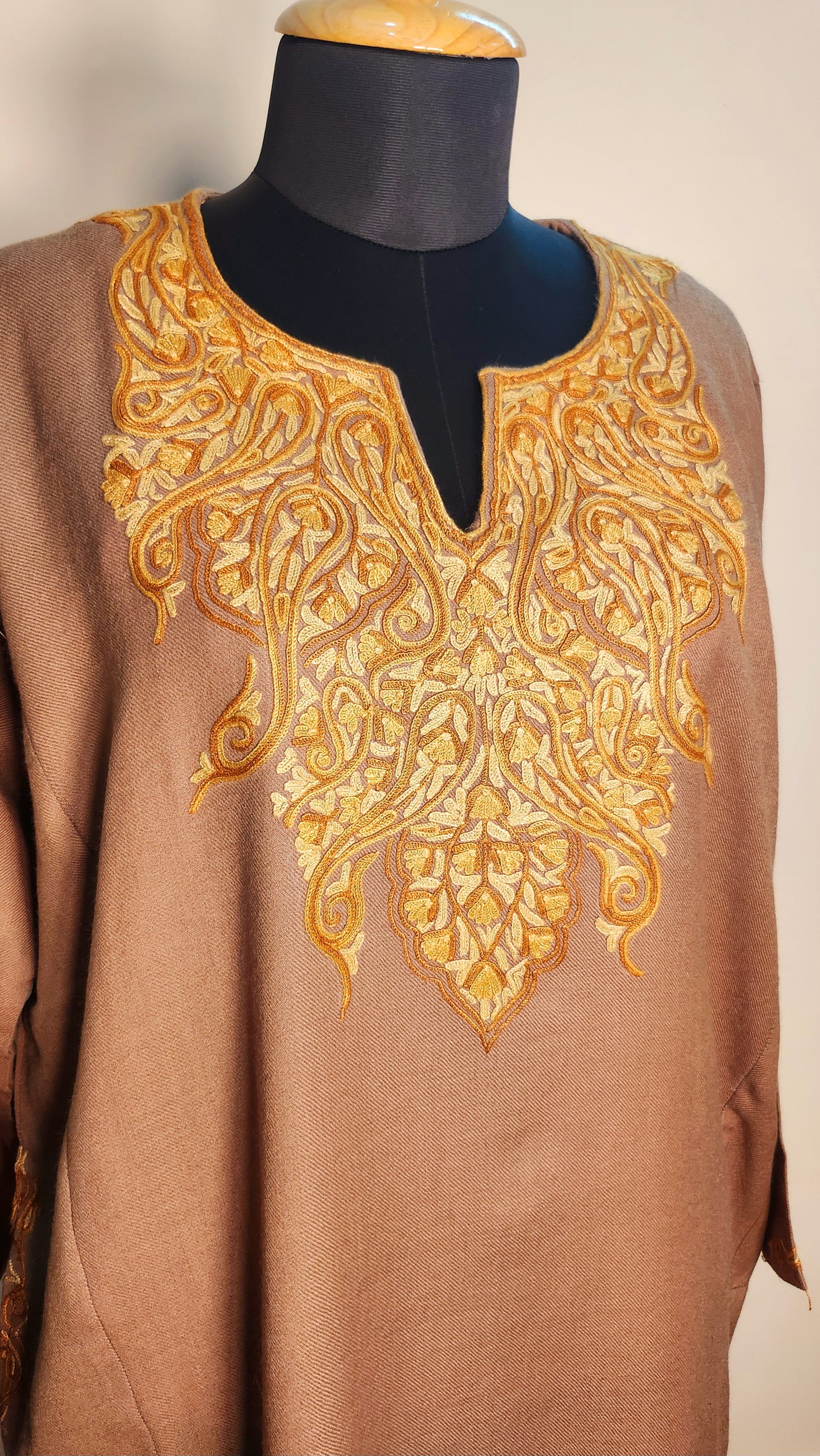 Bano Brown and Golden Aari Phiran